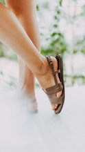 Load image into Gallery viewer, Altair&#39;s Magpie Bird Anklet
